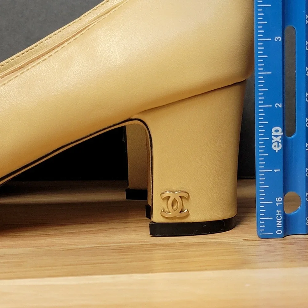 CHANEL Cap Toe Heels Beige Black Leather Block Heel Pumps Made‎ in Italy Size 39